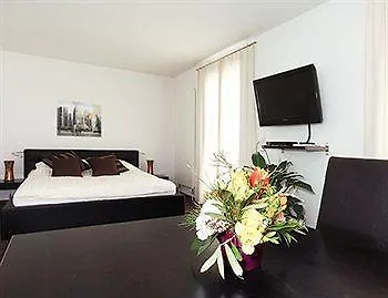 Swiss Star District 3 - Contactless Self Check-in ציריך