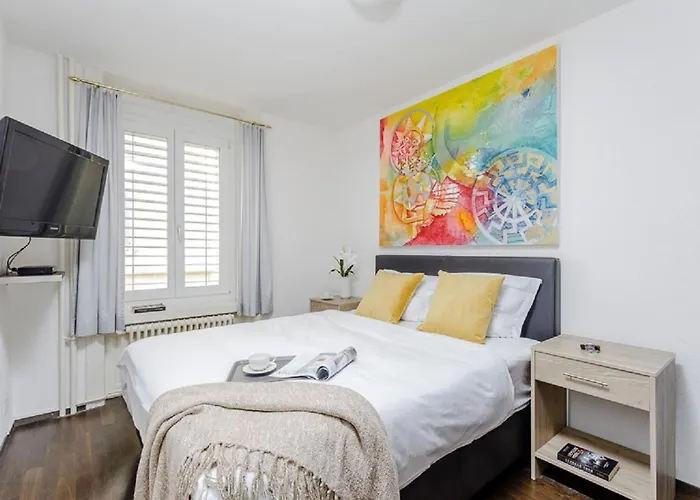 Swiss Star District 3 - Contactless Self Check-in Zürich