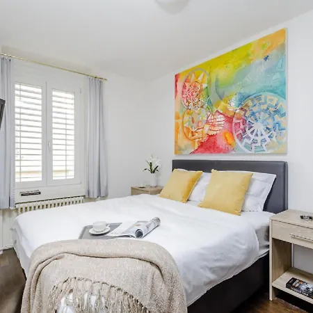 Swiss Star District 3 - Contactless Self Check-in Zurique